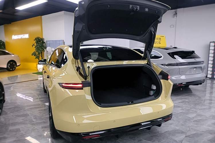 Used Nio ET5 2025 75 kWh Trunk