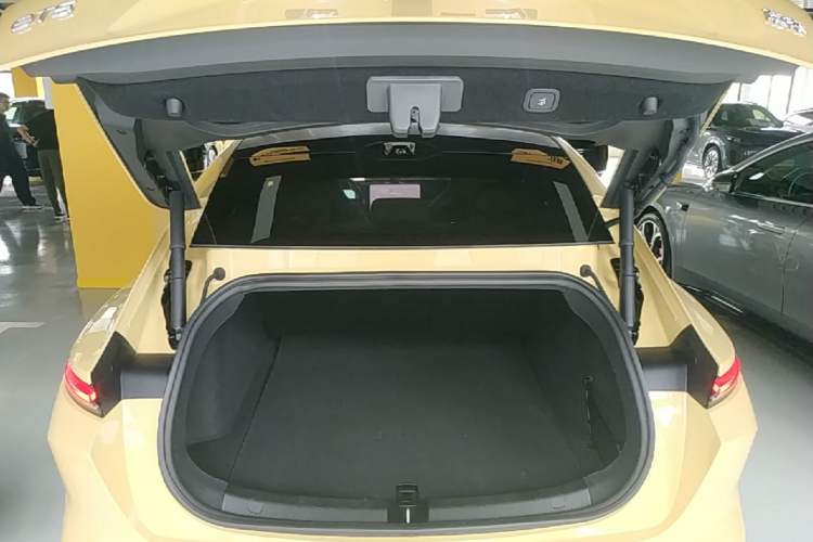 Used Nio ET5 2025 75 kWh Trunk