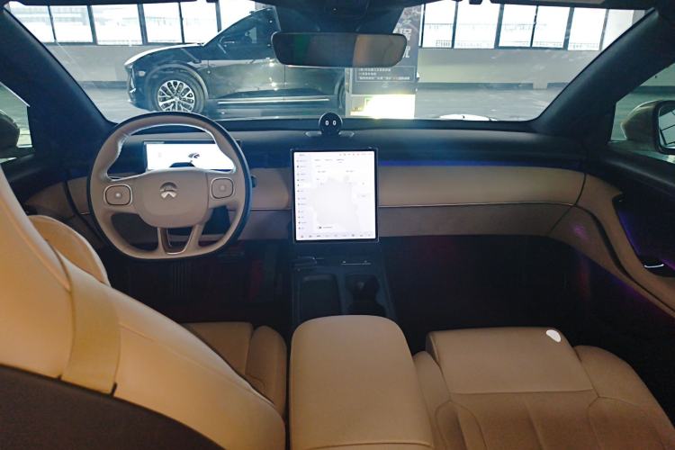 Used Nio ET5T 2023 75 kWh Touring Center Console