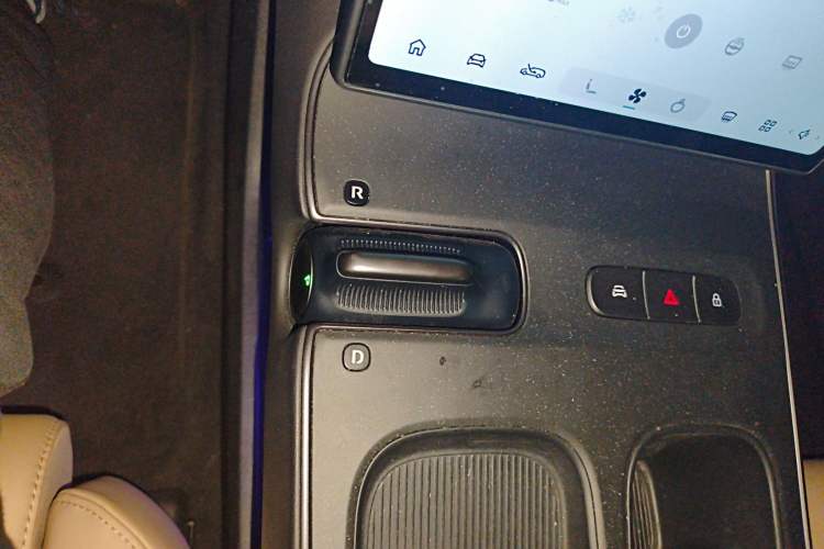 Used Nio ET5T 2023 75 kWh Touring Gear Lever