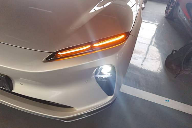 Used Nio ET5T 2023 75 kWh Touring Left Front Headlight