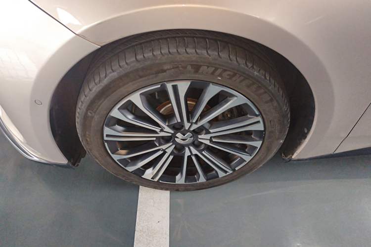 Used Nio ET5T 2023 75 kWh Touring Left Front Wheel Hub