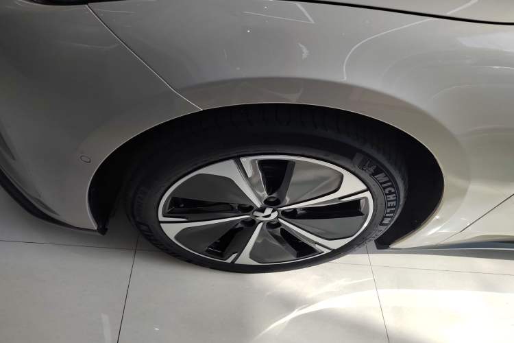 Used Nio ET5T 2024 75kWh Touring Left Front Wheel Hub
