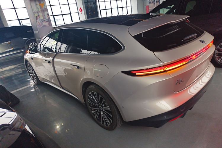 Used Nio ET5T 2023 75 kWh Touring Left Side
