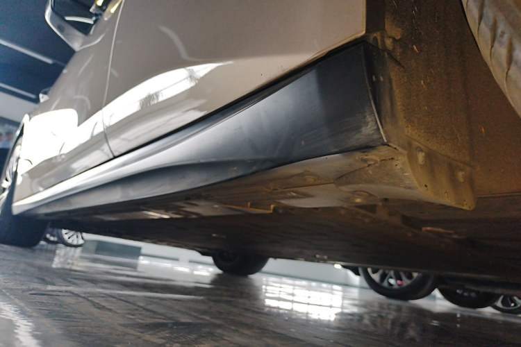 Used Nio ET5T 2023 75 kWh Touring Left Side Sill