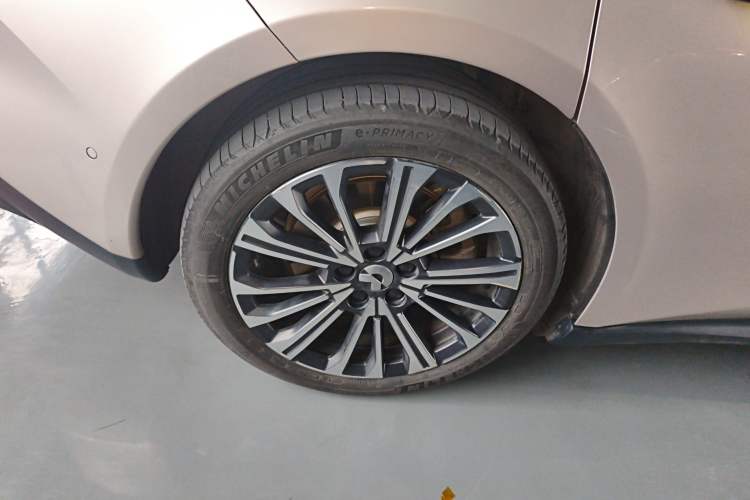 Used Nio ET5T 2023 75 kWh Touring Right Rear Wheel Hub