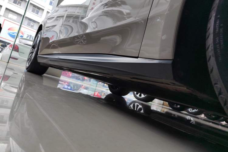 Used Nio ET5T 2024 75kWh Touring Right Side Sill