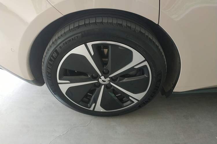 Used Nio ET5T 2024 75kWh Touring Right Rear Wheel Hub