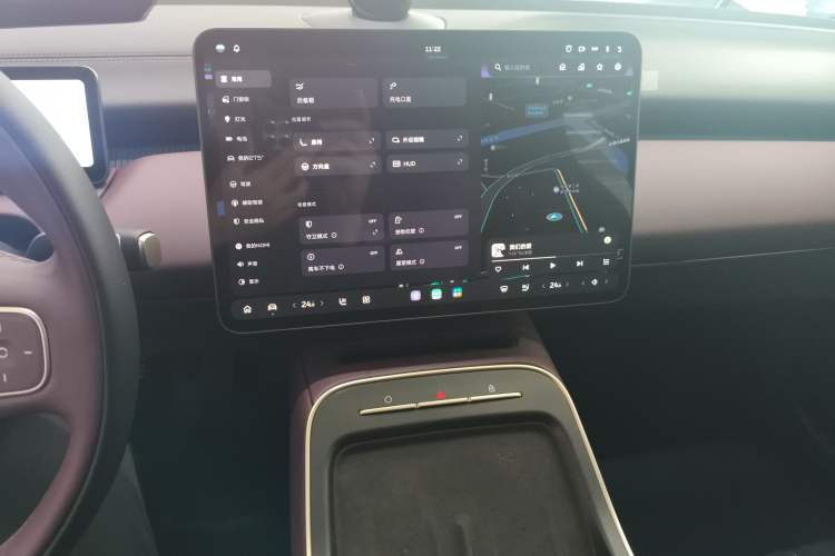 Used Nio ET5T 2025 75 kWh Touring Audio And AC Panel