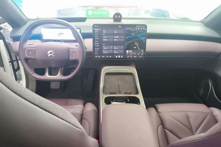 Used Nio ET5T 2025 75 kWh Touring Center Console