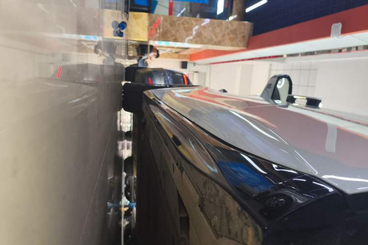 Used Nio ET5T 2025 75 kWh Touring Left Side Sill