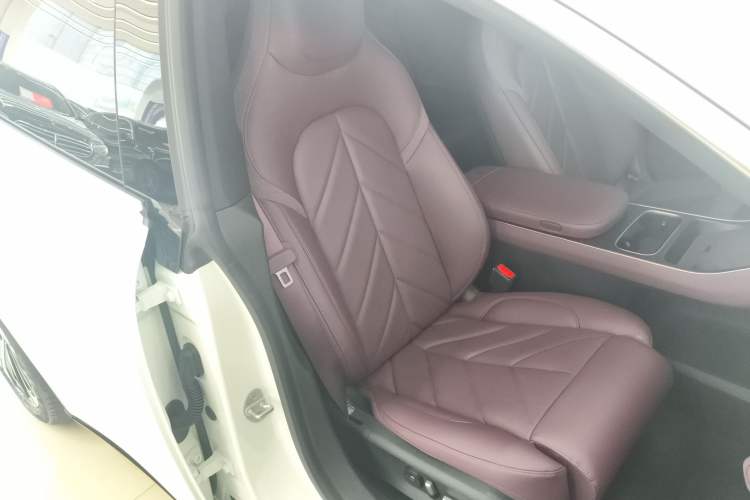 Used Nio ET5T 2025 75 kWh Touring Right Front Seat