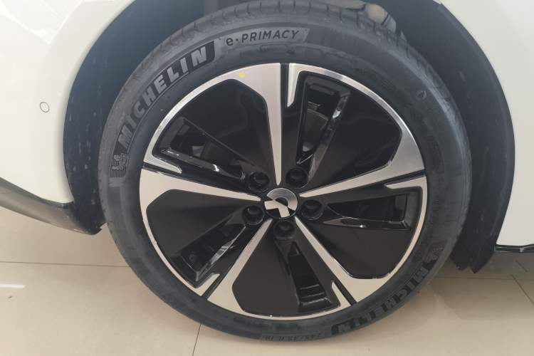 Used Nio ET5T 2025 75 kWh Touring Right Rear Wheel Hub