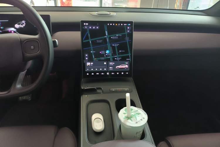 Used Nio ET5T 2023 75 kWh Touring Audio And AC Panel