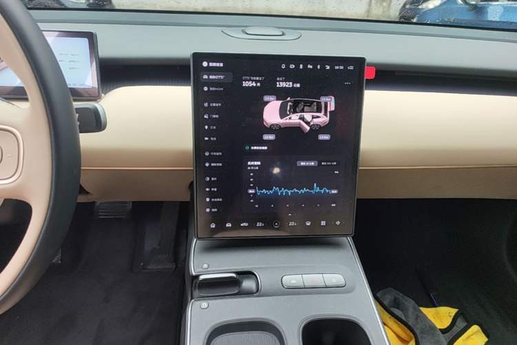 Used Nio ET5T 2023 75 kWh Touring Audio And AC Panel