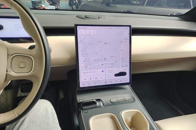Used Nio ET5T 2023 75 kWh Touring Audio And AC Panel