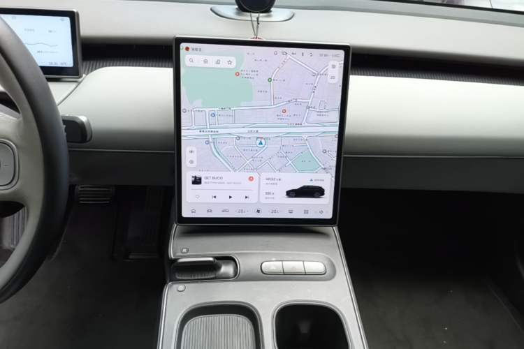 Used Nio ET5T 2023 75 kWh Touring Audio And AC Panel