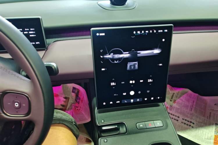 Used Nio ET5T 2023 75 kWh Touring Audio And AC Panel