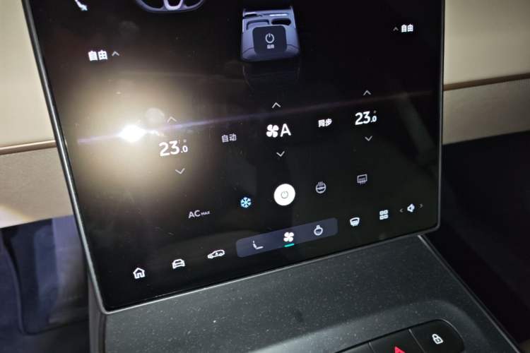Used Nio ET5T 2023 75 kWh Touring Audio And AC Panel