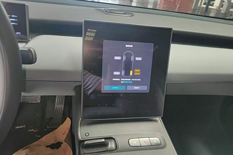 Used Nio ET5T 2023 75 kWh Touring Audio And AC Panel