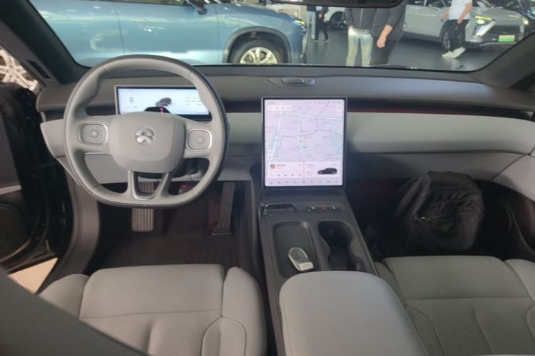 Used Nio ET5T 2023 75 kWh Touring Center Console