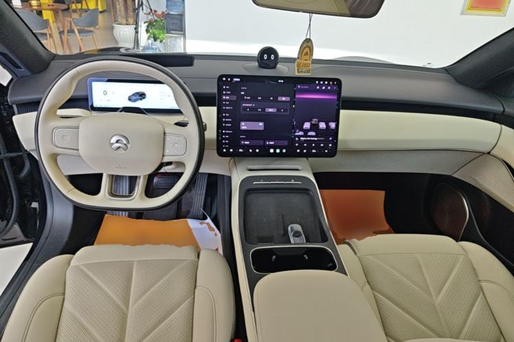Used Nio ET5T 2023 75 kWh Touring Center Console