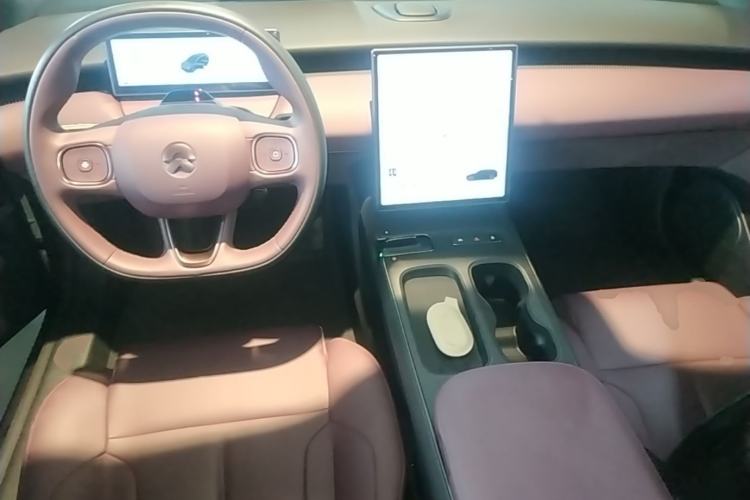 Used Nio ET5T 2023 75 kWh Touring Center Console