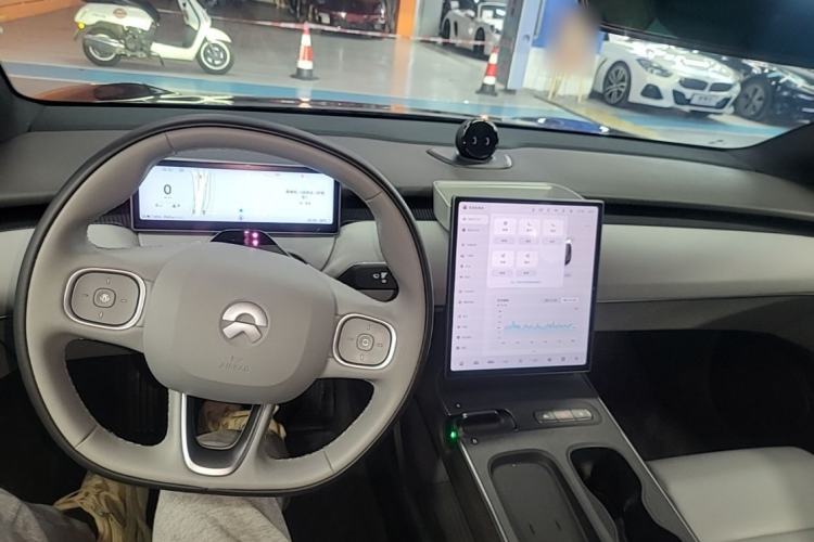 Used Nio ET5T 2023 75 kWh Touring Center Console