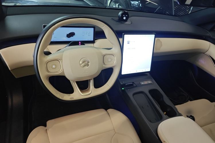 Used Nio ET5T 2023 75 kWh Touring Center Console
