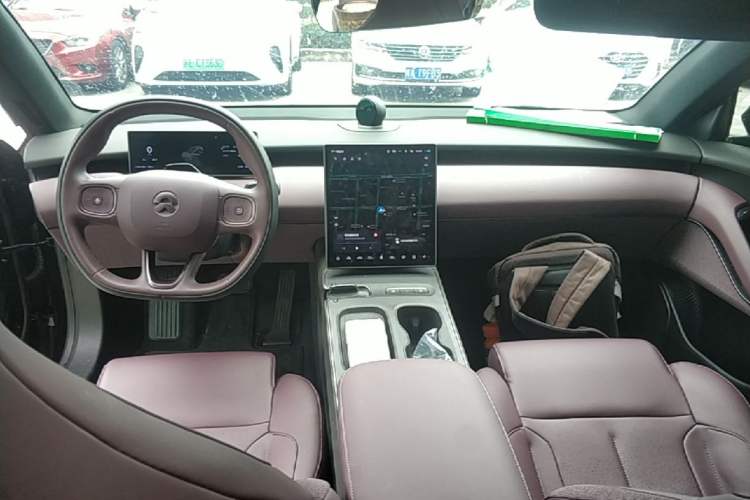 Used Nio ET5T 2023 75 kWh Touring Center Console