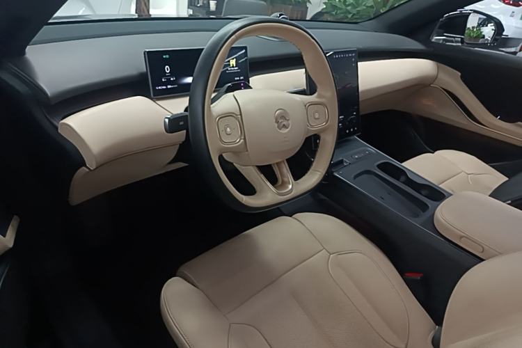 Used Nio ET5T 2023 75 kWh Touring Center Console