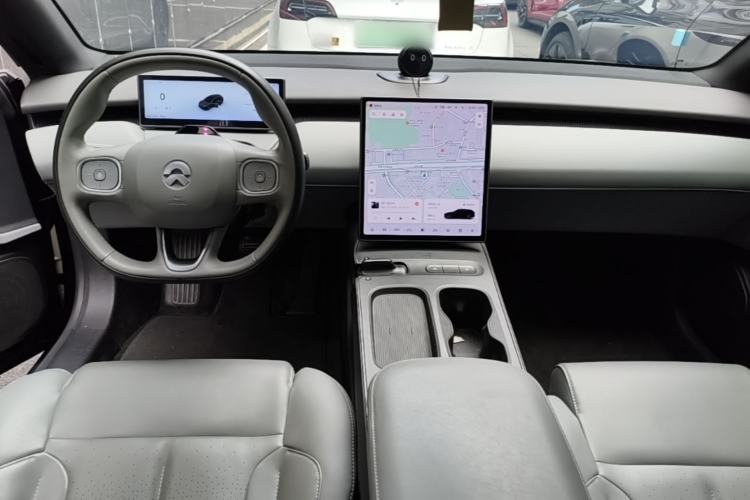 Used Nio ET5T 2023 75 kWh Touring Center Console