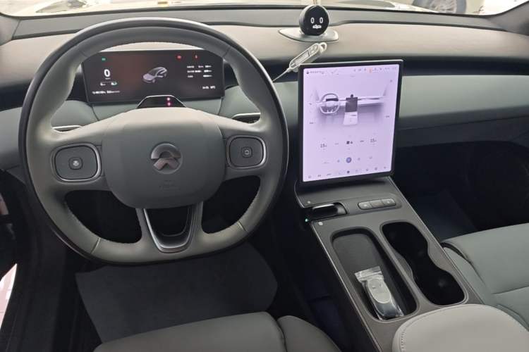 Used Nio ET5T 2023 75 kWh Touring Center Console