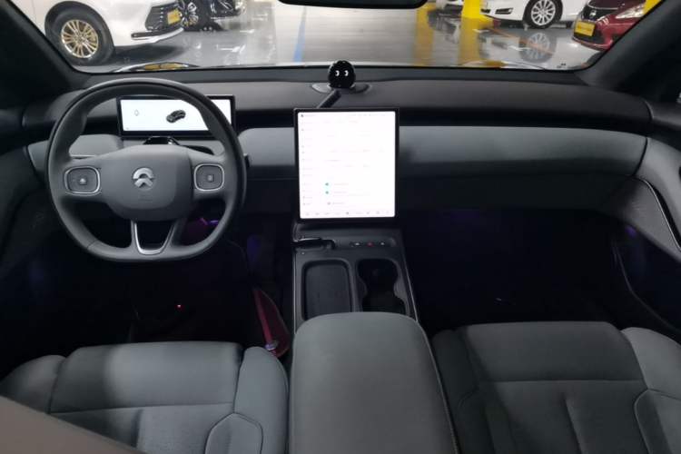 Used Nio ET5T 2023 75 kWh Touring Center Console
