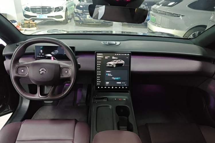 Used Nio ET5T 2023 75 kWh Touring Center Console