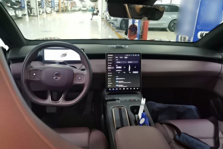 Used Nio ET5T 2023 75 kWh Touring Center Console