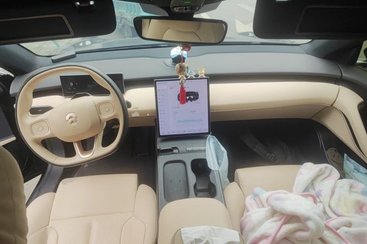 Used Nio ET5T 2023 75 kWh Touring Center Console