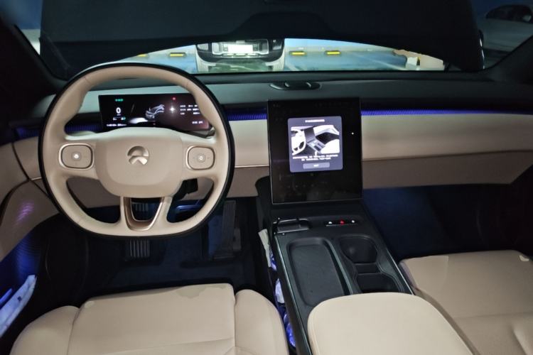 Used Nio ET5T 2023 75 kWh Touring Center Console
