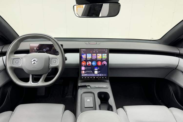Used Nio ET5T 2023 75 kWh Touring Center Console