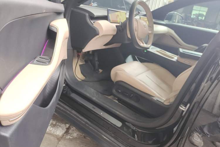 Used Nio ET5T 2023 75 kWh Touring Driver Seat