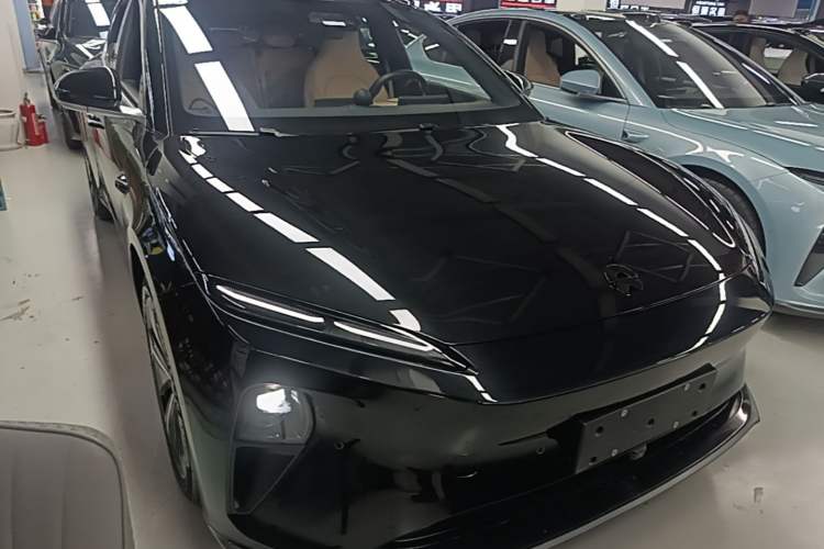 Used Nio ET5T 2023 75 kWh Touring Front Right 45 Deg