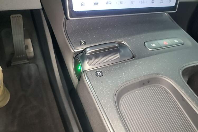 Used Nio ET5T 2023 75 kWh Touring Gear Lever