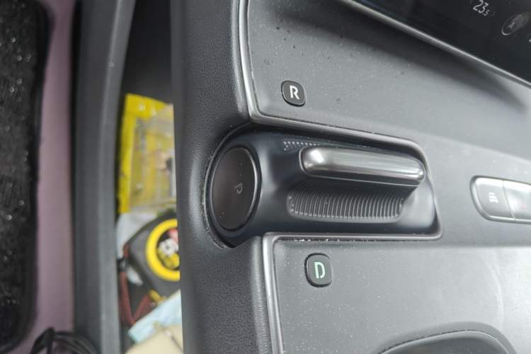 Used Nio ET5T 2023 75 kWh Touring Gear Lever