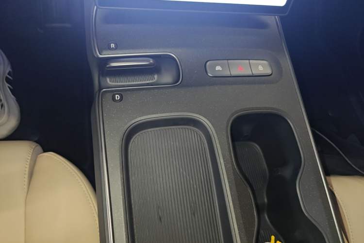 Used Nio ET5T 2023 75 kWh Touring Gear Lever
