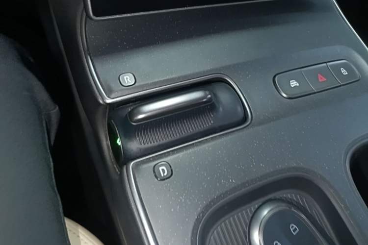 Used Nio ET5T 2023 75 kWh Touring Gear Lever