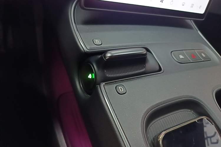 Used Nio ET5T 2023 75 kWh Touring Gear Lever