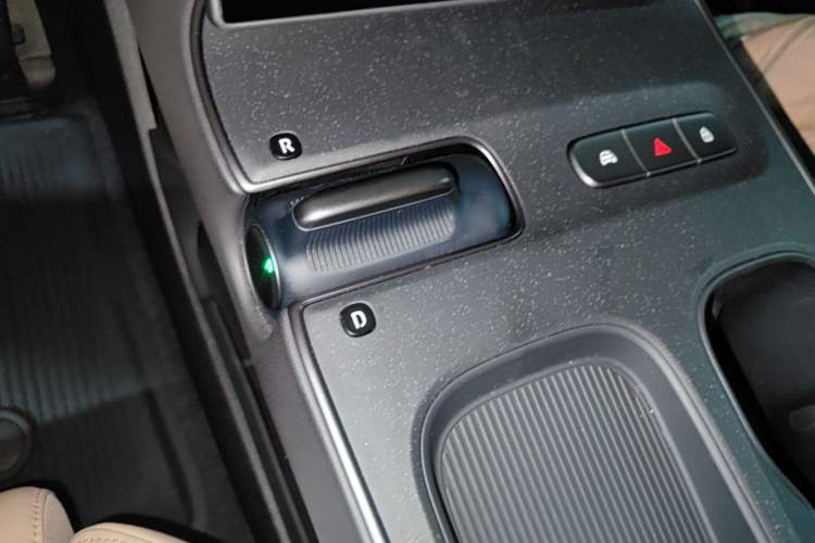 Used Nio ET5T 2023 75 kWh Touring Gear Lever