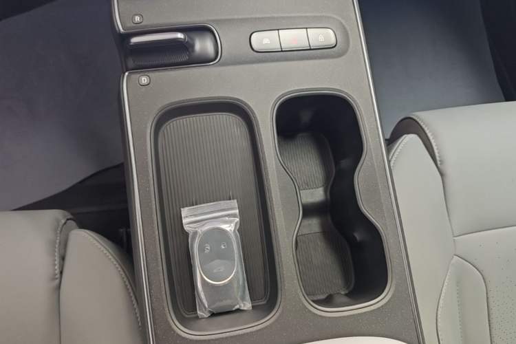 Used Nio ET5T 2023 75 kWh Touring Gear Lever