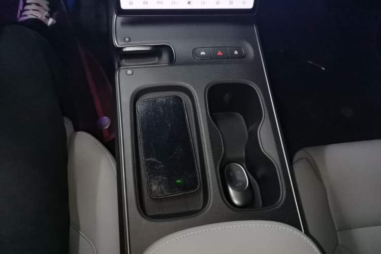 Used Nio ET5T 2023 75 kWh Touring Gear Lever