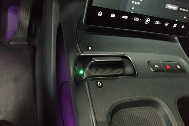 Used Nio ET5T 2023 75 kWh Touring Gear Lever